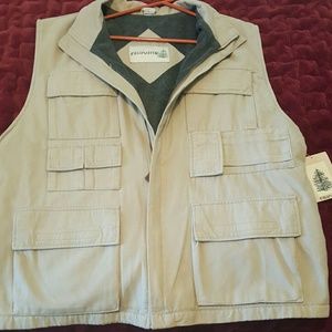 Men's khaki outdoor sport vest. Insulated inside.